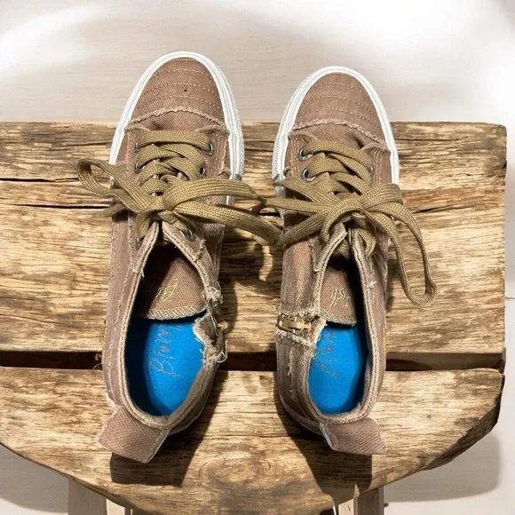 Women’s Blowfish Tan Canvas Sneakers with White Soles - Picture 7 of 7